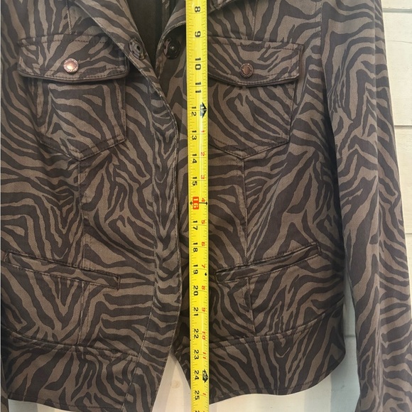 WHBM Espresso Zebra Print
Denim Jacket Size 12. Great Condition! - Picture 12 of 16